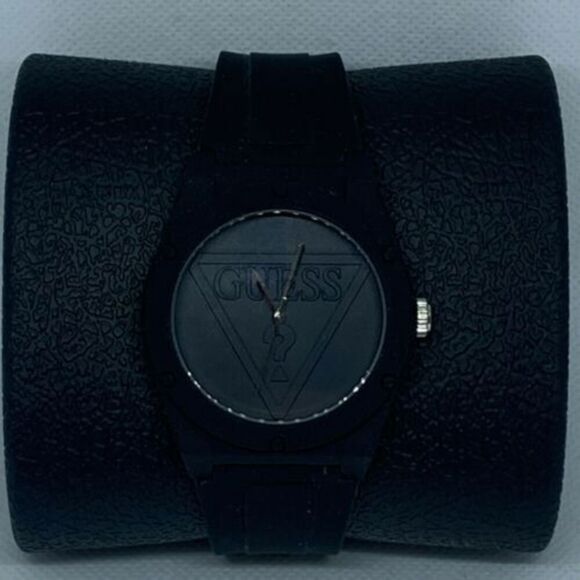 Guess Iconic U0979L2 Men's Black Silicone Analog Dial Quartz Wrist Watch Ga221 - Picture 1 of 8